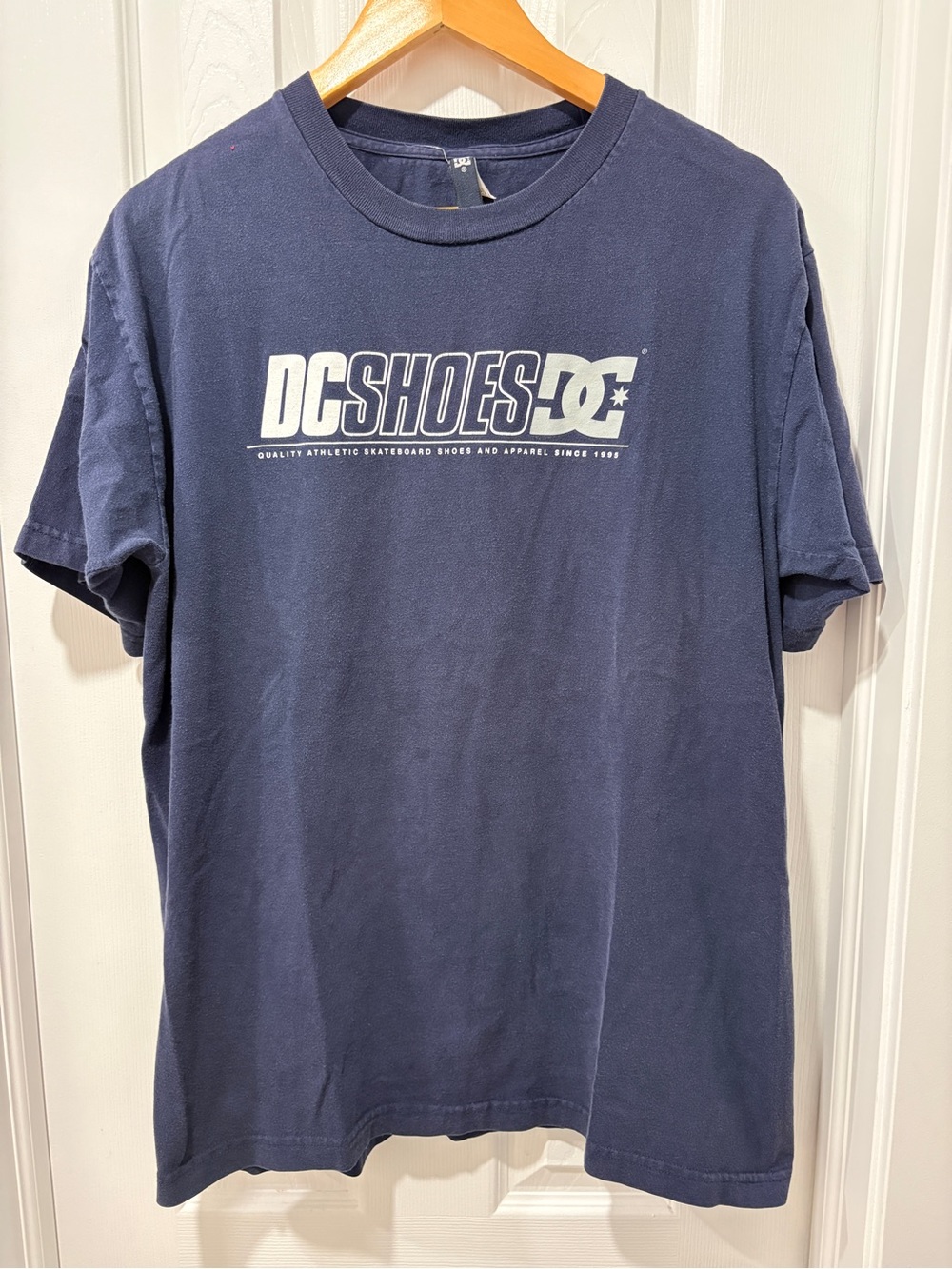 DC Shoes Men’s Navy Logo T Shirt size large
